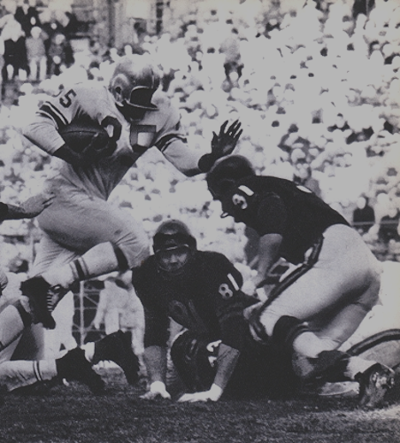 nflpastplayers's tweet photo. Putting a Gallery up for John Henry Johnson and I have this picture. I know that's Chicago and it's Doug Atkins and Joe Fortunato. My Question is, is that a Detroit Lion uniform Johnson is wearing? https://t.co/G8Xo4gaM8p
