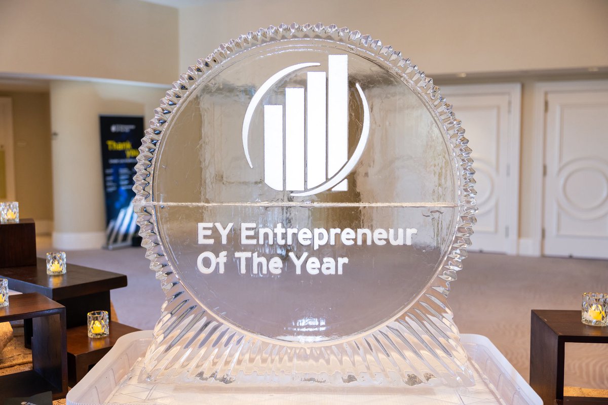 solofunds's tweet photo. This week, our founders @travisholoway and @rodneybwilliams were recognized as EY Entrepreneur of the Year finalists.

None of this happens without the members who show up for each other every day. Thank you to everyone who’s been on this journey with us. https://t.co/ZIkjE8XrXC