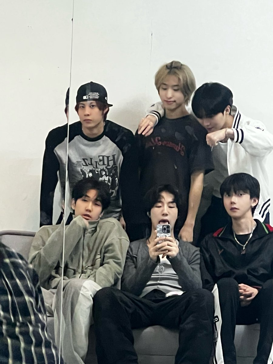 beboys_official's tweet photo. [#학성]

우리 삡즈 멤버들 1주년 예~😎🥳앞으로도 우리 예~🤗 해보자!!!^^

#비보이즈 #BEBOYS
#HAKSEONG https://t.co/a7i4ezj23o