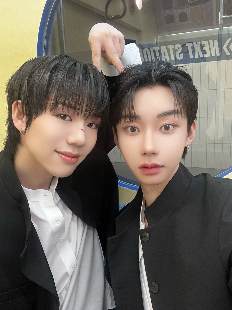 beboys_official's tweet photo. [#학성]

우리 삡즈 멤버들 1주년 예~😎🥳앞으로도 우리 예~🤗 해보자!!!^^

#비보이즈 #BEBOYS
#HAKSEONG https://t.co/a7i4ezj23o