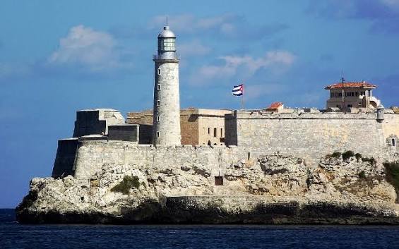 OficialGET's tweet photo. ✨ En 1845 concluyó la construcción del faro del Morro de La Habana, guía luminosa que desde entonces protege a navegantes y embellece nuestra bahía. 🌟 Un símbolo eterno de historia y luz. 🇨🇺❤️
#OficialGET https://t.co/xZ0u63RW1J