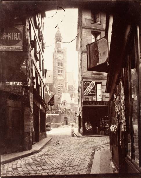 ParisAMDParis's tweet photo. 📸 Eugène Atget.
Rue de la Montagne-Sainte-Geneviève, Quartier Latin 
1920. Paris 5e https://t.co/OO0GYXXBUa