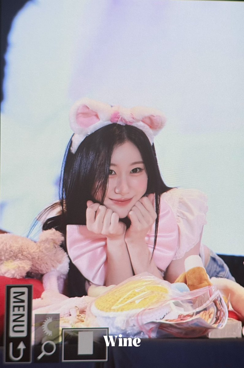 Wine_lcr0605's tweet photo. 260618 아니, 고양이가 왜 이렇게 귀여워? 🐱

#ITZY #CHAERYEONG #있지 #채령 https://t.co/dLYYOaAthe