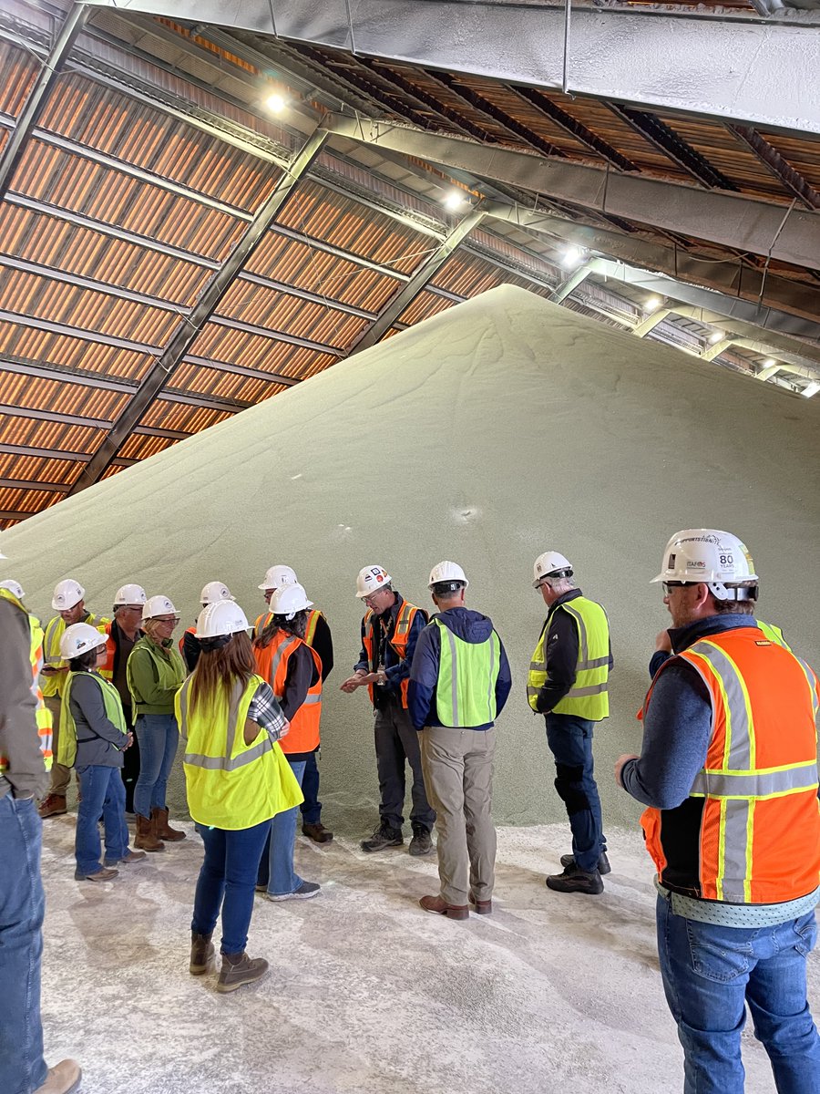 IdahoMining's tweet photo. With the help of Simplot, Bayer, and Itafos, Idaho lawmakers saw how phosphate is mined and processed into fertilizer to grow crops across North America. Idaho's phosphate mines help feed our nation while ensuring land is reclaimed and restored.
#IDLeg #IdahoMining #Phosphate https://t.co/6PpC0lj2X7