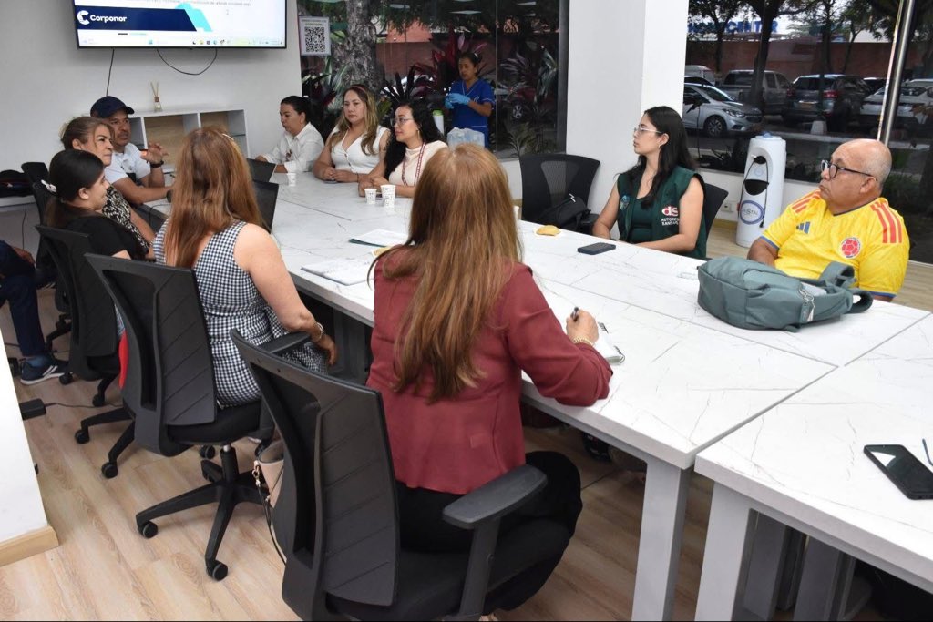 GoberNorte's tweet photo. 🌿🤝 En el IV Encuentro del #CIDEA de #NorteDeSantander, realizado en @CORPONOR, avanzamos en la construcción del Plan Departamental de Educación Ambiental y fortalecimos la articulación interinstitucional para una región más sostenible. 🌱♻️

#EducaciónAmbiental #Corponor https://t.co/LJXBL2LsdZ