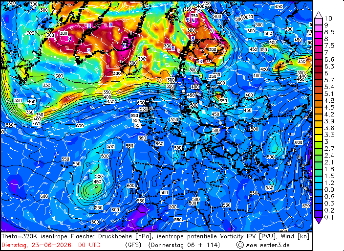 ExtremeMeteo's tweet photo. La modélisation de mardi 23 juin IPV - 320 K disponible sur GFS aide à déceler l'air d'origine subtropicale et l'air d'origine plus classique de l'Atlantique. Clairement, l'air subtropical aura envahi tout le territoire. L'air subtropical se reflète sur un IPV inférieur à 0,5 PVU. On a un transport d'air tropical quasi adiabatique (y a pas d'échange de chaleur avec un autre milieu dissonant - l'air est purement subtropical origine Afrique du nord - l'air suit de manière quasi-conservative la surface isentropique 320K - on note aussi les barbules orientés sud/nord)

L'air subtropical a donc éjecté l'air extratropical des latitudes tempérées d'une grande partie de l'Europe et notamment la France.  On va rentrer la semaine prochaine dans une boucle d'auto-entretien de cet air très chaud avec les phénomènes quotidiens de subsidence (compression et échauffement de l'air vers le bas) avec l'apport de plus en plus faible d'évapotranspiration.

Donc chaque jour en présence d'un air très chaud en altitude et constant, d'une évapotranspiration de plus en plus limitée et la compression de l'air,  la température à 2 m et près du sol peut augmenter librement de jour en jour, certes lentement mais surement. Et cela les modèles au delà de 4-5 jours pour les températures, ont parfois du mal à le simuler. C'est pour cela que sans attaque extratropicale d'un talweg la semaine prochaine, la canicule persistera et s'affirmera.

Les modèles sous estiment fréquemment le niveau des températures dans ces configurations de canicules car ils sont calibrés le mieux à des flux d'origine barocline (baroclinicité en référence au courant zonal d'ouest en est des latitudes tempérées). Les modèles aussi parfois à cerner l'humidité des sols, en cas de forte sécheresse de surface et d'une évapotranspiration quasi nulle, la quasi totalité du rayonnement solaire est convertie en chaleur sensible.

En format subtropical comme nous allons avoir, nous nous retrouvons avec ce qu'on appelle une structure barotrope (barotrope qui fait penser à l'énergie tropicale nécessaire à alimenter les cyclones). La colonne thermique se réchauffe d'une manière uniforme et les modèles sous estiment quasiment chaque fois sa persistance, sous estimant in fine le niveau des températures. C'est pour cela qu'il est arrivé dans le passé lors des dernières vagues de chaleur et canicules, qu'un modèle comme ARPEGE qui surestime quant à lui le niveau des températures, devient de plus en plus pertinent dans son utilisation au fil des jours.

Il n'y a en + aucune perturbation de la viscosité isentropique entre Afrique du nord et France gardant une remarquable stabilité de la masse d'air.

Donc il y a ce que nous montrent les modèles numériques mais il y a les réflexes que les prévisionnistes doivent avoir par rapport à cette masse d'air d'origine subtropicale sous un dôme de chaleur et en conjonction avec la compression de cet air en très basses couches et l'humidité des sols déclinante. Le système s'auto-entretient et sans remplacement de la masse d'air par justement une masse d'air différente, on peut anticiper des températures de plus en plus hautes chaque jour par endroit. Evidemment si une simple petite intrusion atlantique d'un air d'origine barocline arrive, le postulat de remarquable stabilité de l'air subtropical est remis en cause.

Publication très technique mais intéressante je pense pour expliquer ces deux masses d'air bien différentes. C'est avant tout de la physique !
