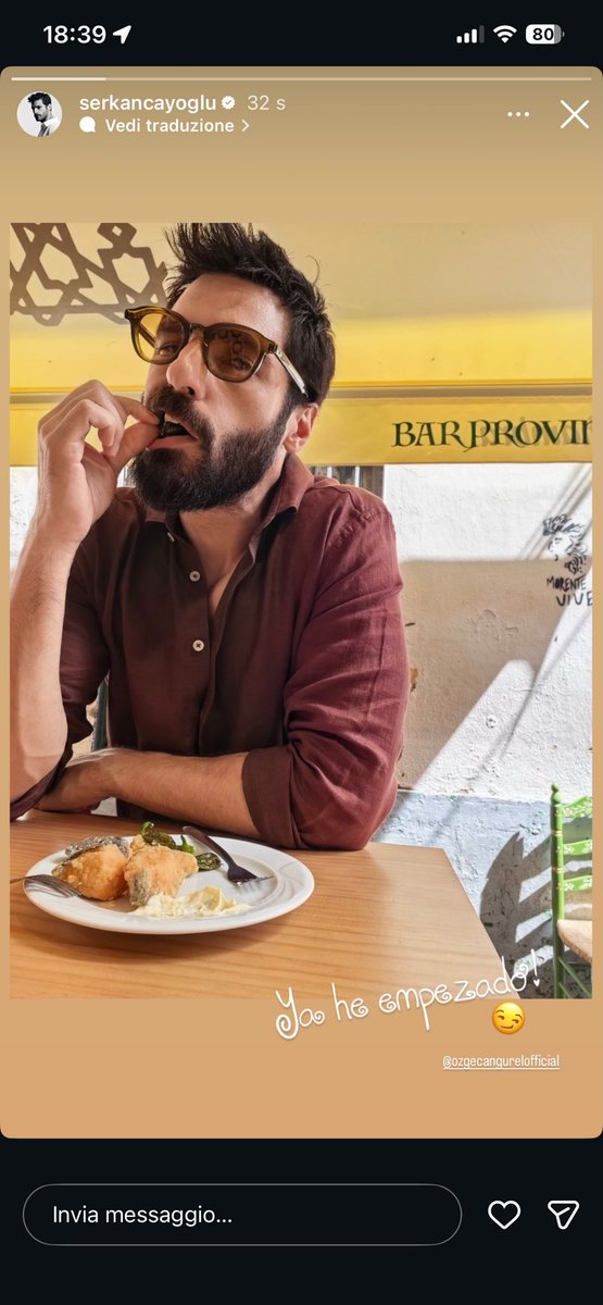 MariaDAmbra10's tweet photo. RT @LoredanaRiccard: Lui ha già iniziato 😂😂😂e come ti puoi sbagliare dove c’è il gio cibo c’è #SerkanÇayoğlu ❤️❤️❤️ https://t.co/6Uo1NFnTnS