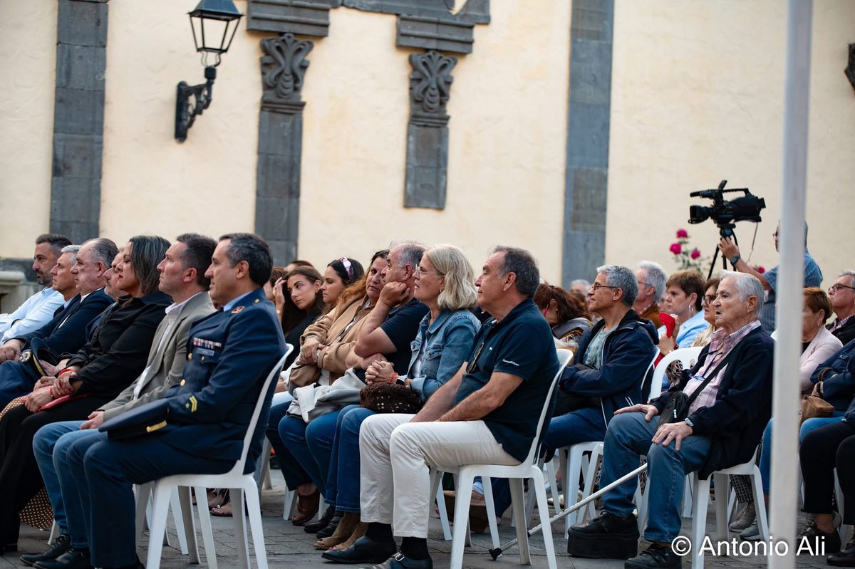 JuanMartel_'s tweet photo. Anoche asistimos al magnífico concierto de la Unidad de Música del MACAN en Telde, con la presencia del general de brigada Juan Antonio Ballesta Miñarro, segundo jefe del Mando Aéreo de Canarias y jefe de su Estado Mayor.

Una gran noche de música y encuentro con la ciudadanía. https://t.co/hm1pyyUsmU