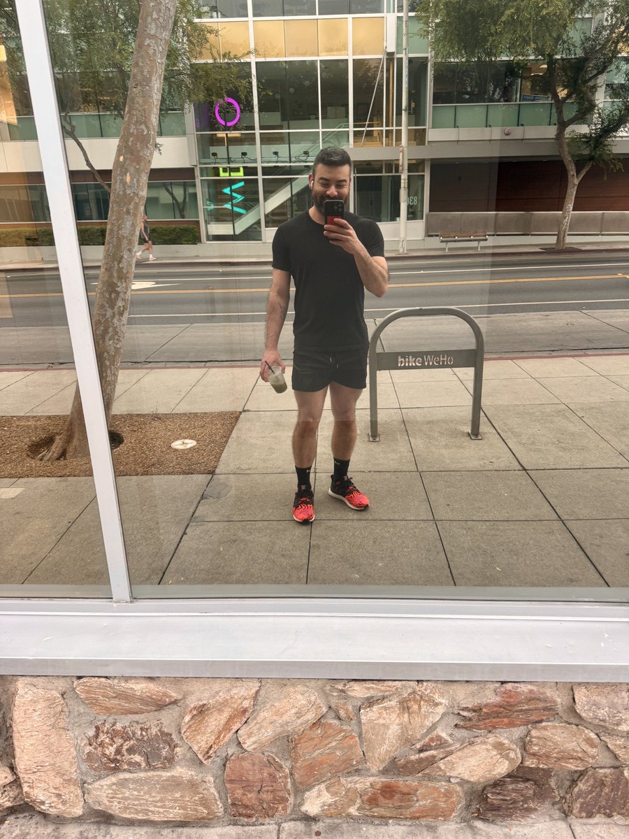 kevinlleon's tweet photo. Hoochie daddy shorts season has begun. https://t.co/pK8tMRnpbW