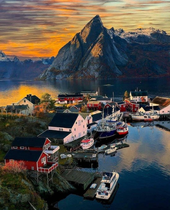 BarirahQueen's tweet photo. Lofoten, Norway 🇳🇴 https://t.co/SgpvsoN0z6