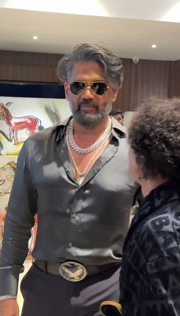 Suparnaaghose's tweet photo. Our Anna is Back! ❤️🔥

The one and only Yeda Anna returns! 😎🔥
@SunielVShetty Sir ji✨ is back as the iconic Yeda Anna in Welcome To The Jungle.

Nostalgia + Swag + Yeda Anna = Blockbuster Vibes! 

#SunielShetty #YedaAnna #welcometothejungle https://t.co/p7kPI6VtBQ