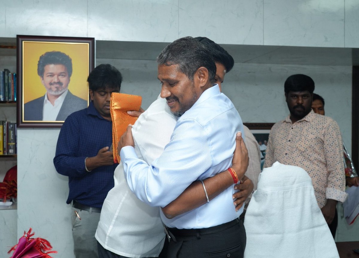 Alexmathanraj's tweet photo. மக்களின்ஆன்மிகப் பெருமையைக்காக்கும் இந்து சமயஅறநிலையத்துறையும் ��மத்துவக்கொள்கைகளை நிலைநாட்டும் சமூக நீதித்துறையும்இணைந்து வாழ்த்துகளைப் 
பரிமாறிக்கொண்டஉன்னத தருணம்இது.​ஆன்மிகமும் சமத்துவமும்இணைந்து பயணிக்கும்இந்தநல்வழி மக்கள்வாழ்வில் மேலும் ஒளியேற்றட்டும்@RameshOffcl
@Vannikural_ https://t.co/Os7VYaUrg2