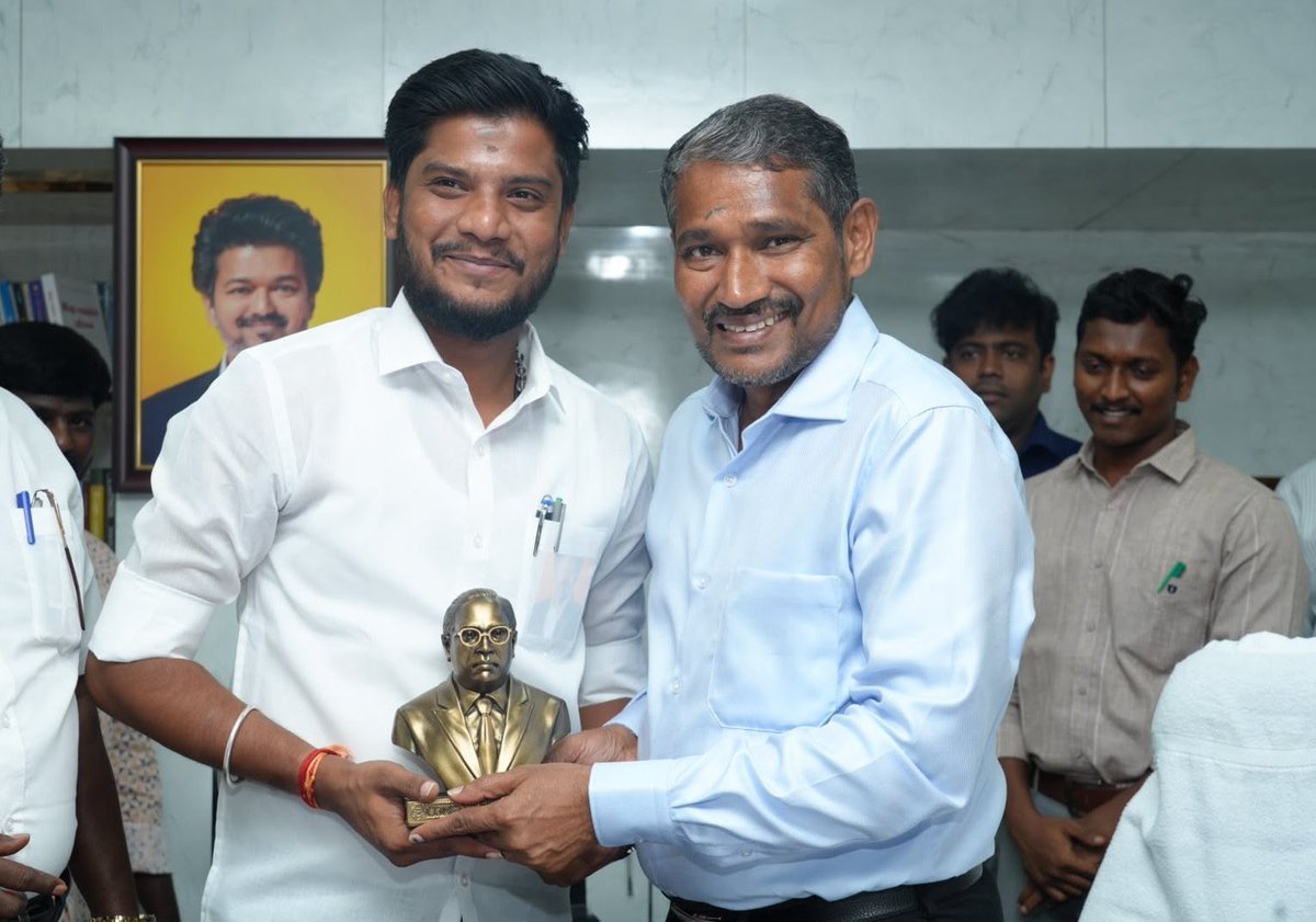 Alexmathanraj's tweet photo. மக்களின்ஆன்மிகப் பெருமையைக்காக்கும் இந்து சமயஅறநிலையத்துறையும் ��மத்துவக்கொள்கைகளை நிலைநாட்டும் சமூக நீதித்துறையும்இணைந்து வாழ்த்துகளைப் 
பரிமாறிக்கொண்டஉன்னத தருணம்இது.​ஆன்மிகமும் சமத்துவமும்இணைந்து பயணிக்கும்இந்தநல்வழி மக்கள்வாழ்வில் மேலும் ஒளியேற்றட்டும்@RameshOffcl
@Vannikural_ https://t.co/Os7VYaUrg2