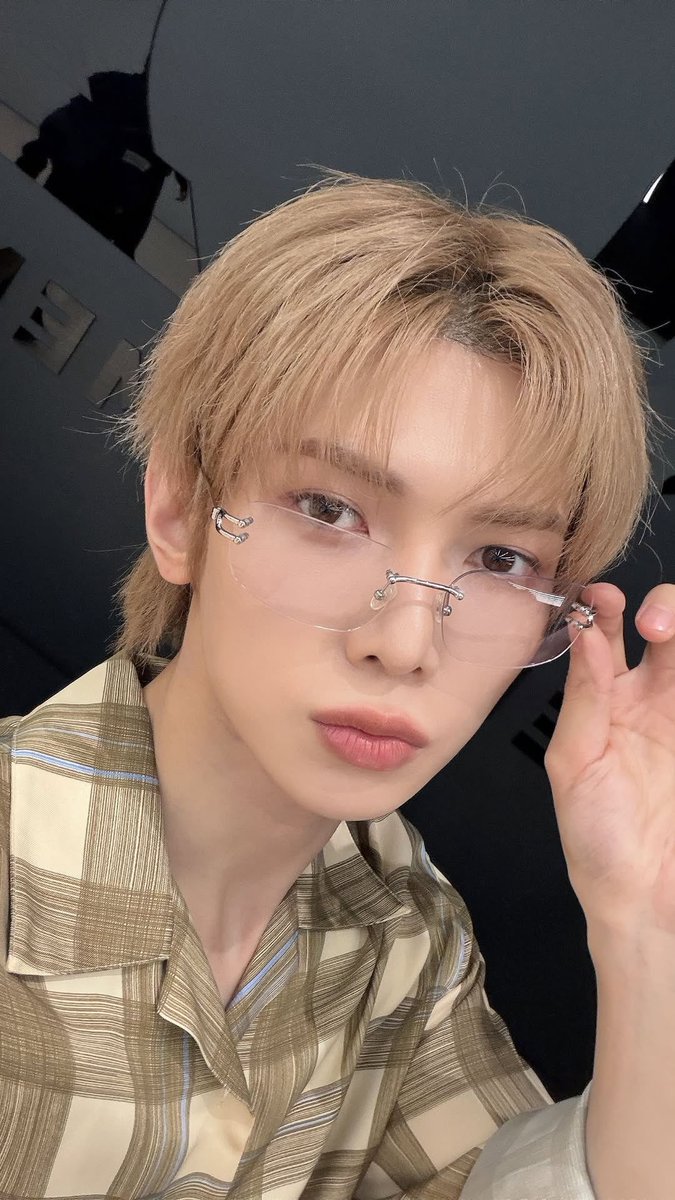 NotMiggiesMain's tweet photo. I LOVE HIM SO BAD https://t.co/sccQSs3WxW