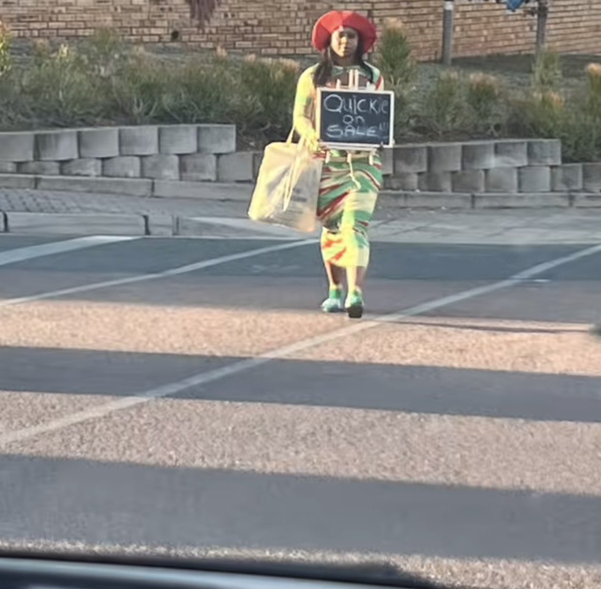 AdvoBarryRoux's tweet photo. The things we see in Centurion https://t.co/oU6z07MbLR