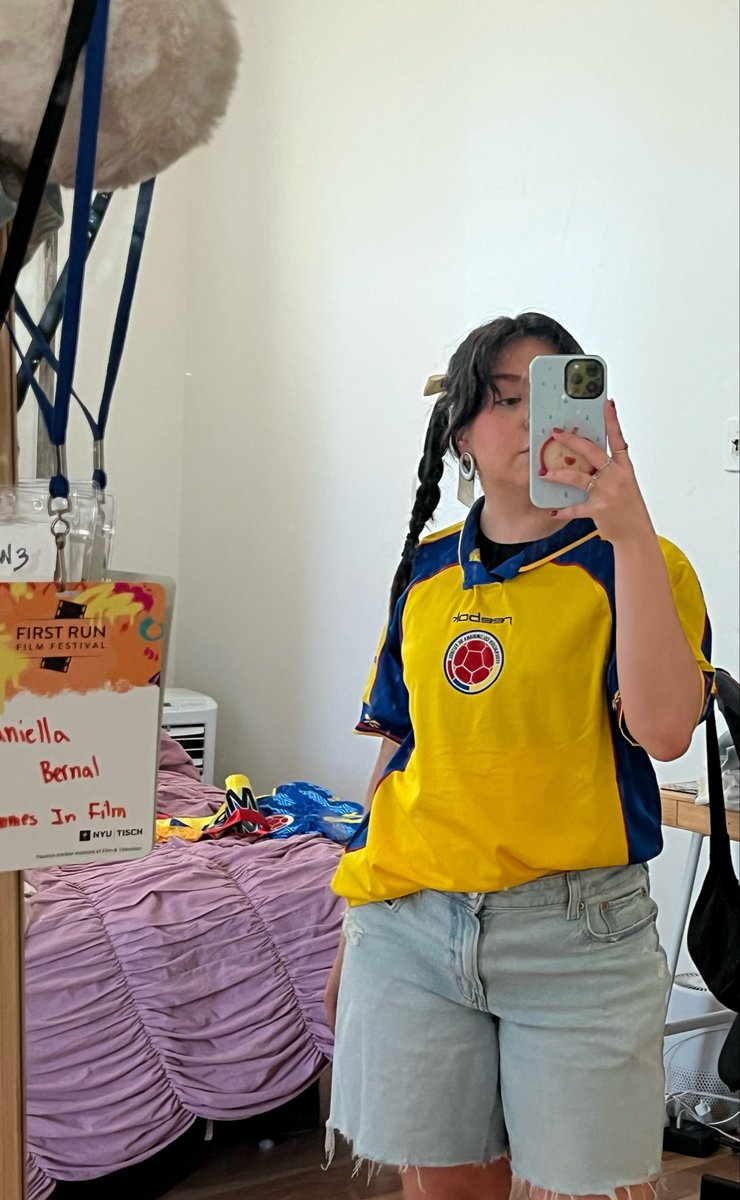tinydoot's tweet photo. Yesterdays uniform 🇨🇴 https://t.co/lXBXX0Pph5