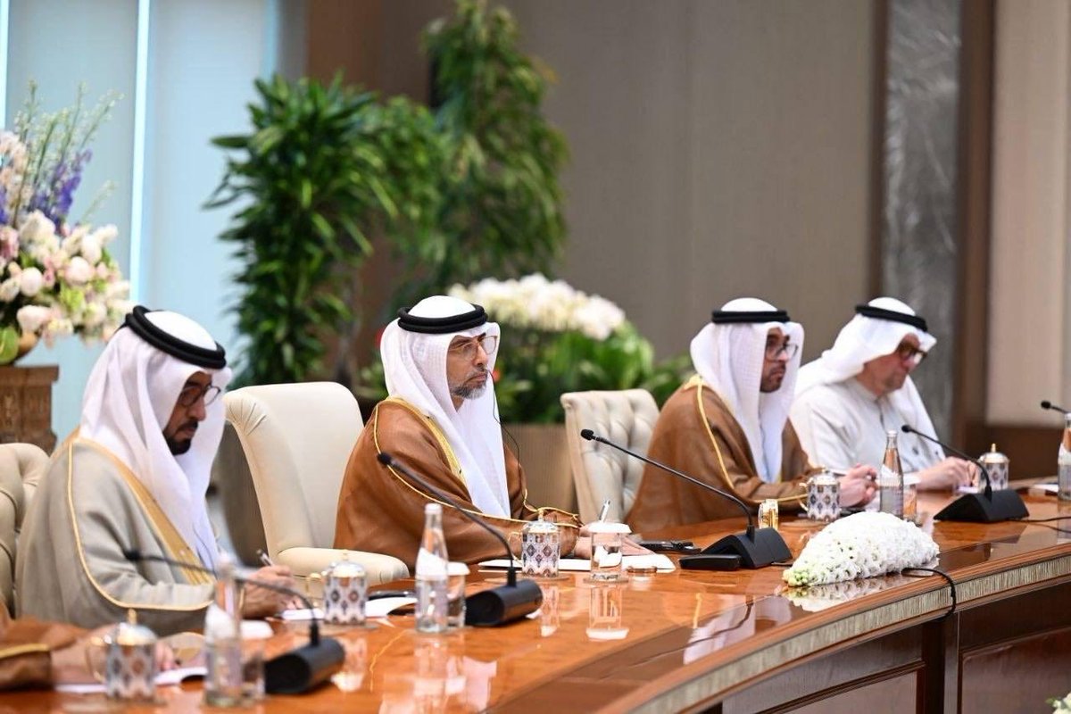 MOEIUAE's tweet photo. برئاسة سهيل المزروعي… الإمارات تشارك في منتدى طشقند الدولي للاستثمار وتؤكد التزامها بتعزيز الشراكة الاقتصادية مع أوزبكستان

ترأس معالي سهيل بن محمد المزروعي، وزير الطاقة والبنية التحتية، المبعوث الخاص لوزير الخارجية إلى جمهورية أوزبكستان، وفد دولة الإمارات المشارك في أعمال منتدى طشقند الدولي للاستثمار، الذي انطلقت أعماله في العاصمة الأوزبكية طشقند، برعاية فخامة الرئيس شوكت ميرضيائيف، وبمشاركة واسعة من رؤساء الدول والحكومات وكبار المسؤولين. 
وعلى هامش المنتدى، استقبل فخامة الرئيس شوكت ميرضيائيف معالي سهيل المزروعي والوفد الإماراتي المرافق، بحضور سعادة الدكتور سعيد مطر القمزي، سفير دولة الإمارات لدى جمهورية أوزبكستان.

#moeiuae
#وزارة_الطاقة_والبنية_التحتية 
#moeiuae_2026