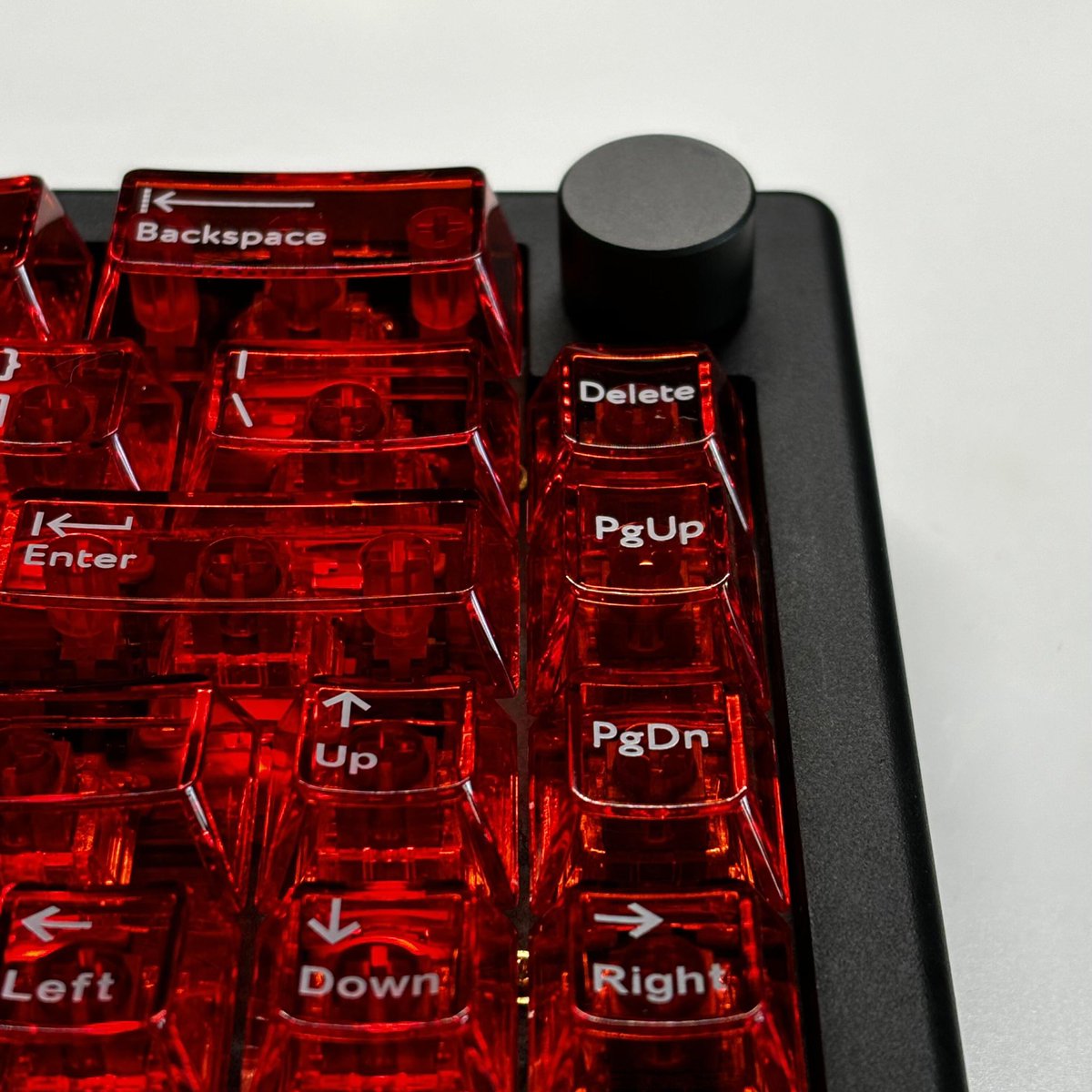 NvsionGear's tweet photo. All transparent keycaps🩸 https://t.co/ouzsnlgNeg