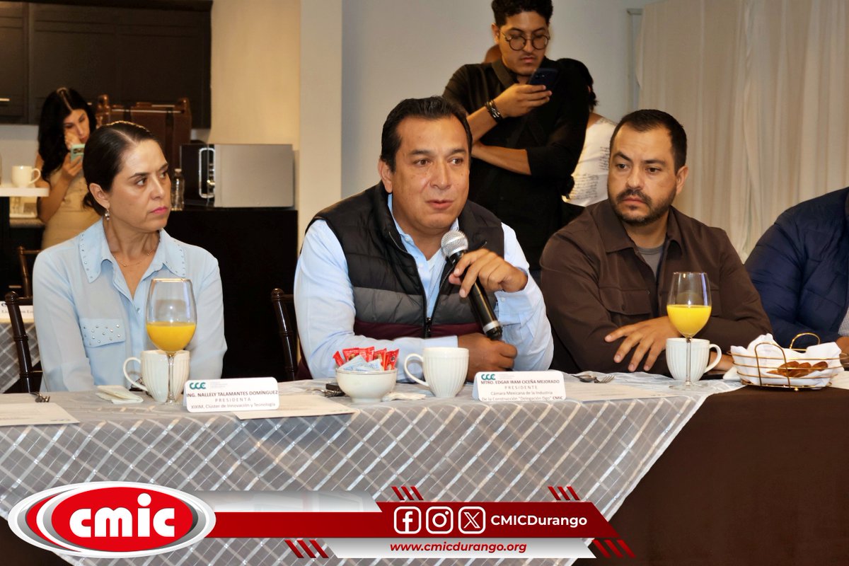 cmicdurango's tweet photo. Participamos en la sesión del @CCEDGOMX con su presidente Raúl Montelongo. Asistieron nuestra secretaria, la Arq. Fritzy Bueno, y tesorero, el Arq. Mario Cervantes, donde se presentó la propuesta de reforma a la Ley de Fomento Económico a cargo del Dip. Alejandro Mojica. 📈 https://t.co/llS2zzKHMD