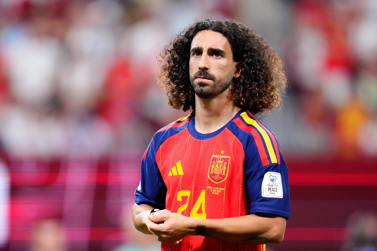 OnzeTv3's tweet photo. 🤍 CUCURELLA MERENGUE
⭐️ QUI SERÀ L'ESTRELLA DEL MUNDIAL?

⏰ 23h @esport3
🎙️ @XavierVallsSilv
🗣️ Sique Rodriguez, @jordicosta1, @Aparicio_L i @DBR8 

📚 Mayola Academy amb @MarcMayola. Els laterals del Barça, sota la lupa

#OnzeE3 

https://t.co/RDPaOnCdmX https://t.co/ss9WUgKVCD