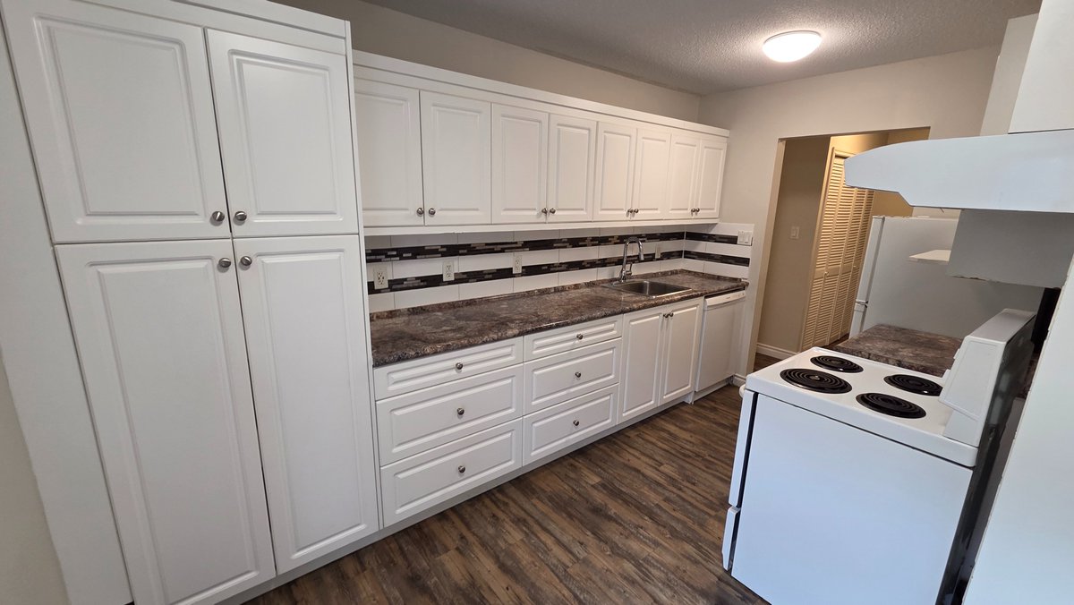 anitachanCA's tweet photo. 142-8091 Ryan Road
OFFERED AT $225,000 CAD

Ground-floor 2-bed + den unit with 868 SF and an updated kitchen.

MLS: https://t.co/jlxFRDENCJ

Call 604-258-8866 for a private tour.

RE/MAX Austin Kay Realty &amp; RE/MAX Anita Chan Realty 
110-6086 Russ Baker Way, Richmond BC V7B 1B4 https://t.co/YJ6CJUpWTy