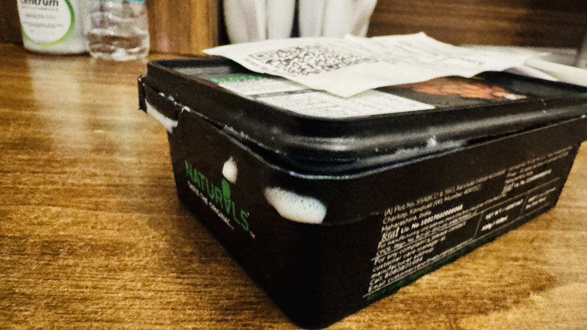TravelwithDeo's tweet photo. Hi @zomato , I received an unsealed and spilled Naturals ice cream order without any proper packaging. The delivery partner admitted he carried it by hand as he had no delivery bag. This is a serious food safety concern. @pankajchaddah @JoshiPralhad https://t.co/UuozCbmiIm