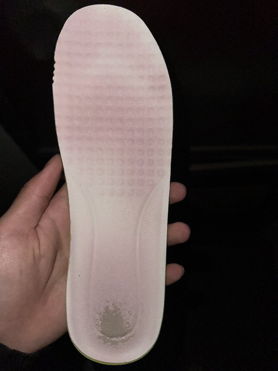 Joshkquk's tweet photo. 女高的骚鞋，还有很多好看的鞋子，第一张有点味道，其余的都挺香的，每次都在楼道里大口贪婪的吸入鞋里的骚香，整个人都沦陷了 https://t.co/LnckdUgzpm