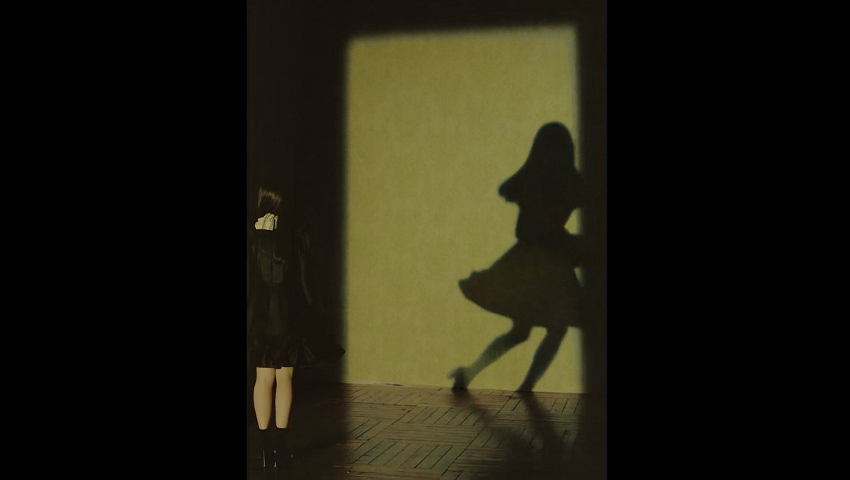 itslionora's tweet photo. has anyone noticed something slightly off in some loona mvs recently?
#loonathebackrooms https://t.co/a3L1ZzpvmL