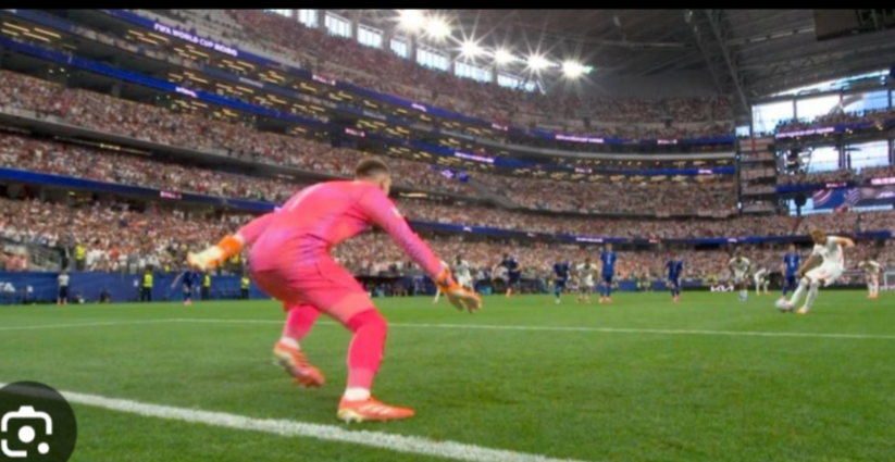 ianindarlo's tweet photo. @endthebeeb @Barry_Baguette @Scoots71 not doctored...posted this last night minutes after the game ended...close is just cropped off it. His foot is firmly placedd over the line https://t.co/VlC4WoZCaA
