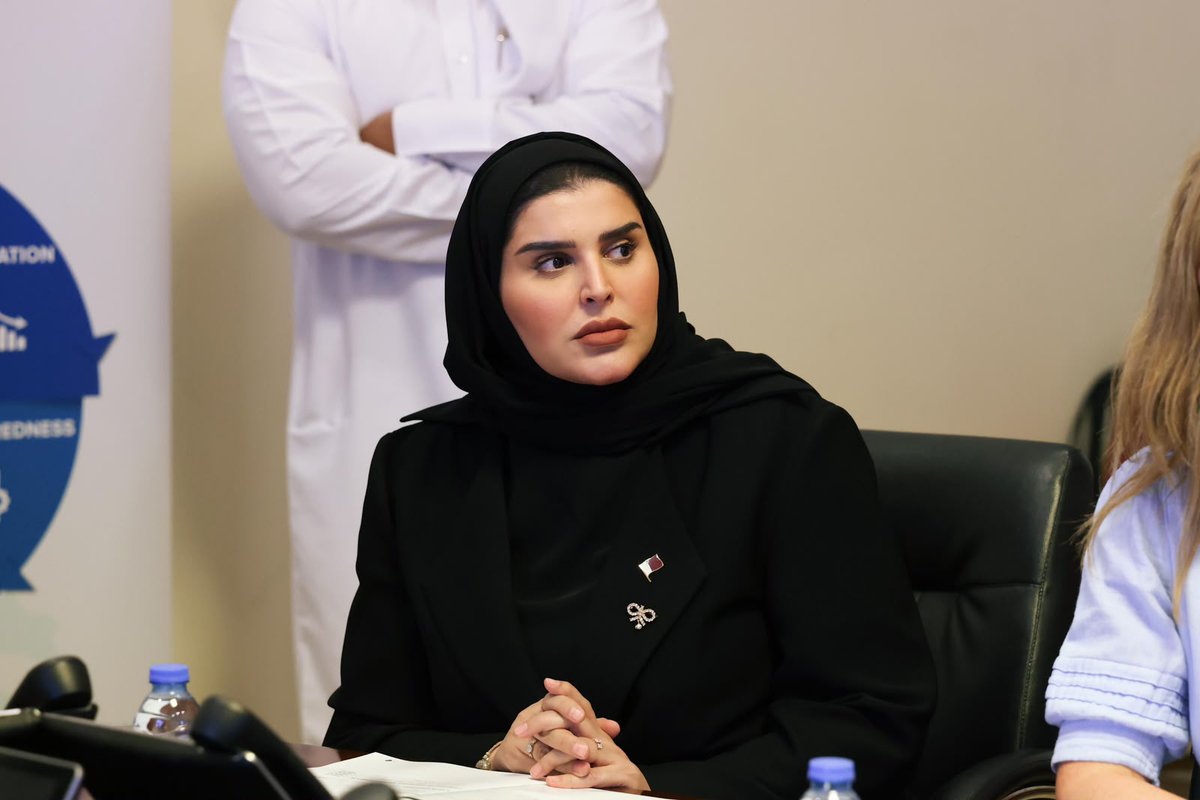 MofaQatar_AR's tweet photo. وفد وزاري مشترك من قطر وبريطانيا وفرنسا يجتمع مع وزيرة الشؤون الاجتماعية اللبنانية

بيروت | 18 يونيو 2026

اجتمع وفد وزاري مشترك ضم سعادة الدكتورة مريم بنت علي بن ناصر المسند، وزير الدولة للتعاون الدولي، وسعادة البارونة جينيفر تشابمان، وزيرة شؤون التنمية الدولية في المملكة المتحدة، وسعادة السيدة إليونور كاروا، الوزيرة المفوضة للفرنكوفونية والشراكات الدولية والفرنسيين في الخارج، الملحقة بوزير أوروبا والشؤون الخارجية في الجمهورية الفرنسية، اليوم في بيروت، مع سعادة السيدة حنين السيد، وزيرة الشؤون الاجتماعية في الجمهورية اللبنانية الشقيقة.

جرى خلال الاجتماع، استعراض تطورات الأوضاع في لبنان، ومناقشة سبل تعزيز الشراكة والتنسيق لضمان استمرار تدفق المساعدات الإنسانية، ودعم الفئات الأكثر تضررًا من النزاع، بالإضافة إلى عدد من الموضوعات ذات الاهتمام المشترك.

#الخارجية_القطرية