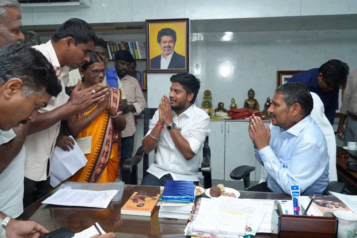 rafiTHALAPATHY's tweet photo. மக்கள் எதிர்பார்க்கும் ஆட்சி.!

“ஒற்றுமை, சமத்துவம், சகோதரத்துவம்!” 

வென்றது தளபதி அல்ல தமிழகம்♥️ https://t.co/6W11Od4EmC