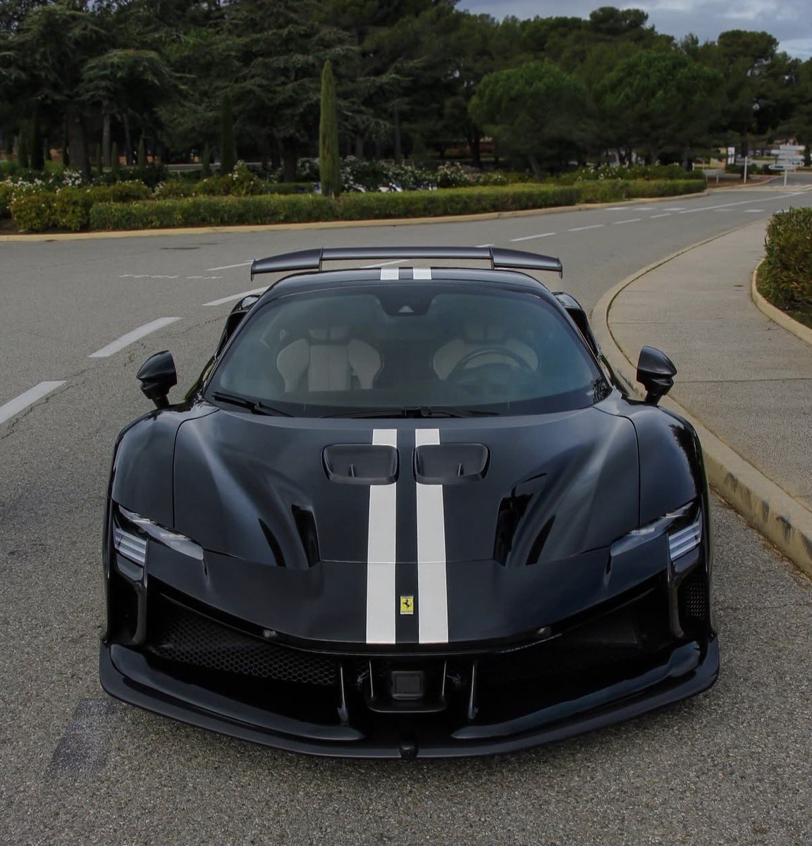 carpxrnpicx's tweet photo. Ferrari SF90XX https://t.co/1uYlLNSClj