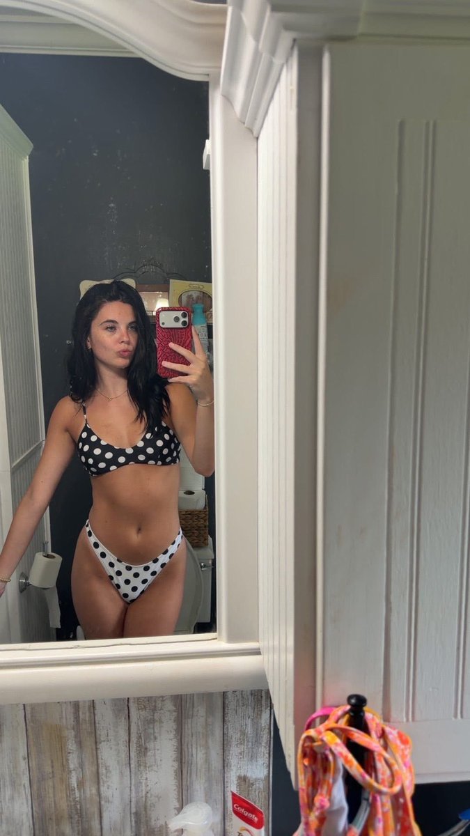 johnniee2000's tweet photo. blonde or brunette? https://t.co/lKyecFrs9P