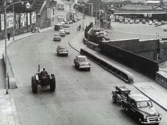 Fiona_Forde_Irl's tweet photo. The two-way very quiet Lower Glanmire Road & Kent Station #Cork in the early 1960’s #FlashbackFriday #LoveCork #PureCork #CorkLike 📸Old Photos of Cork https://t.co/NBEndCuGw0