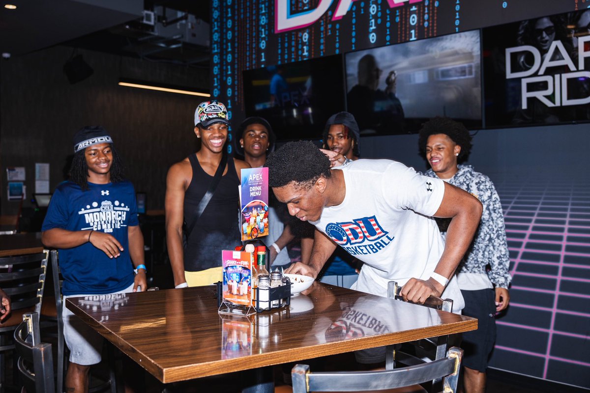 ODU_MBB's tweet photo. Shoutout to @ApexEntertains for a day of go-karts, laser tag, and celebrating Jothamโs birthday! ๐
#ODUSports | #ReignOn | #Monarchs https://t.co/86dbEiCz0U