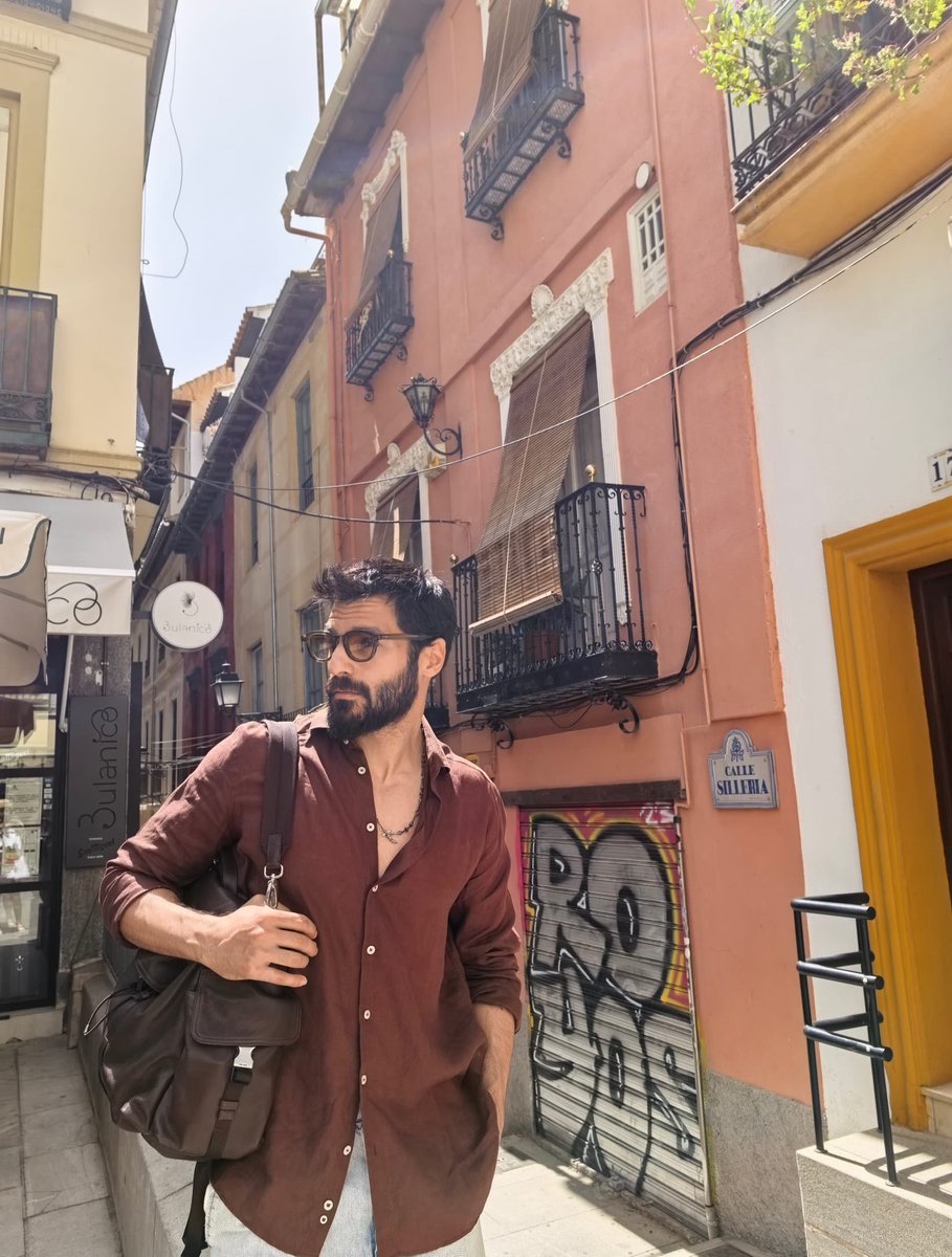 LoredanaRiccard's tweet photo. Granada ci sta regalando gioie #ÖzgeGürel #SerkanÇayoğlu ❤️❤️❤️ https://t.co/umO2rjDUwr