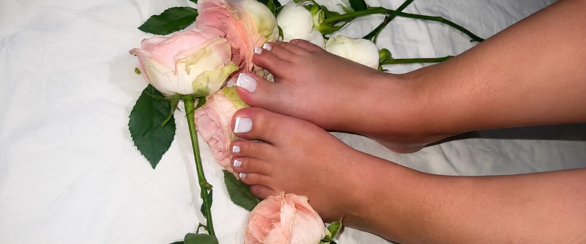 HoneyToes tweet media