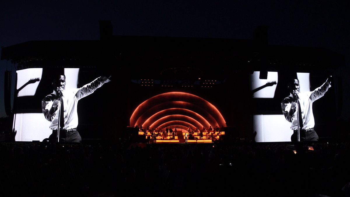 notchvfx's tweet photo. "Notch 2026.1 provided the stability and flexibility we needed to build thoroughly layered image treatments while maintaining real-time performance," says Henrique Ghersi, Founder of Henrique Ghersi Studio, about their work with Dreamachine Studio for @giveon at @coachella 2026.

https://t.co/qCHFL3q694

#madewithnotch #stoprendering #startcreating #giveon #coachella