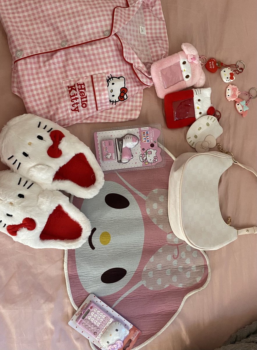 limitlesseera's tweet photo. 💖Hello Kitty dreamland unlocked!💖

From cozy slippers that hug your feet to the cutest pj’s for the ultimate self-care nights, my pink paradise is complete! 🌸 

Who else is obsessed with building their Sanrio collection? https://t.co/KAIfic2XqL