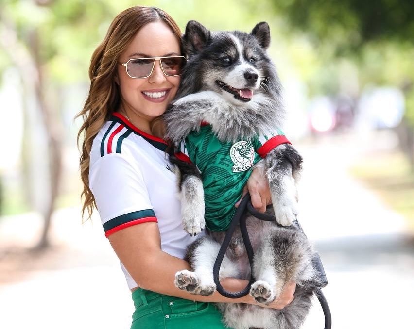 AleGiadans's tweet photo. El mejor compañero para ver el segundo partido de México ya está listo. 🐶🇲🇽⚽

¿Cuál es su pronóstico para el juego de hoy? ¡Vamos con todo! https://t.co/6QTbiiiHUS