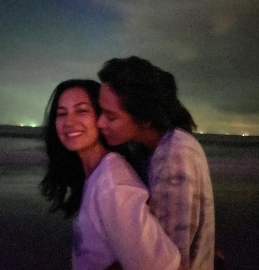 plumparis's tweet photo. would claudine give you a chance? maybe 💏🏳️‍🌈 https://t.co/4E8fOGflYu