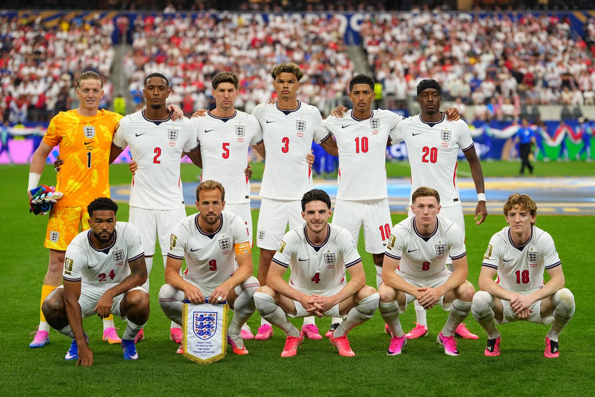 educasado's tweet photo. Ya ha acabado la primera jornada del Mundial de las 48 selecciones y más allá de goles y resultados, lo importante es cómo han posado y lamento decir que 46 lo han hecho MAL y solo dos han defendido el honor del saber estar: Noruega e Inglaterra, que merecen ser finalistas https://t.co/bkqk0MfWdm
