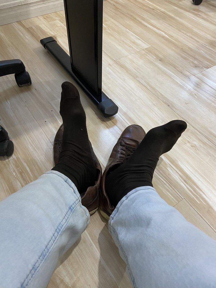 daneilchule43's tweet photo. Cheirão de chulé pegando hj no trampo https://t.co/iCDWxMsDzU