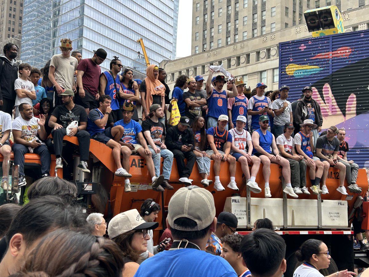 StacyHorn's tweet photo. The last time I went to a ticker-tape parade was 18 years ago, when I spotted a young John Oliver interviewing the crowd. This year I didn’t get anywhere near the parade, but the best part is other people really, so it was fine.

https://t.co/5rRkfeoce3 https://t.co/wepj7BH7Ks