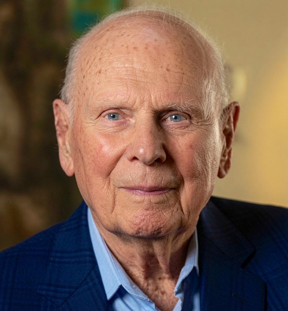planethunter56's tweet photo. According to Caplan’s Not For Disclosure, per the late Canadian Minister of Defense, Paul Hellyer, there are over 50 species of NHIs that we are aware of but are being visited primarily by 5 groups: greys, small humanoids, reptilians, Nordics and the mantids.

I think Eric Davis would mostly concur on the latter. And regardless of what you think of Hellyer’s claims, he was definitely in a position to know.