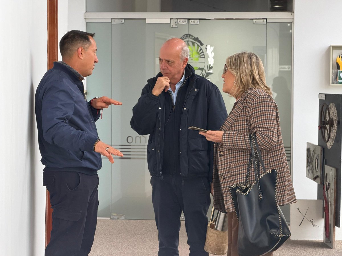 JavierGarcia_Uy's tweet photo. Nos reunimos con el Intendente @CarlosAlbisu en Salto https://t.co/CdHKGvkP9b