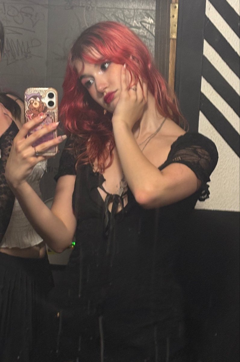 mel2ast's tweet photo. hii am still allowed to serve even tho im almost two weeks late orrrr … https://t.co/Bt2JQQFinF