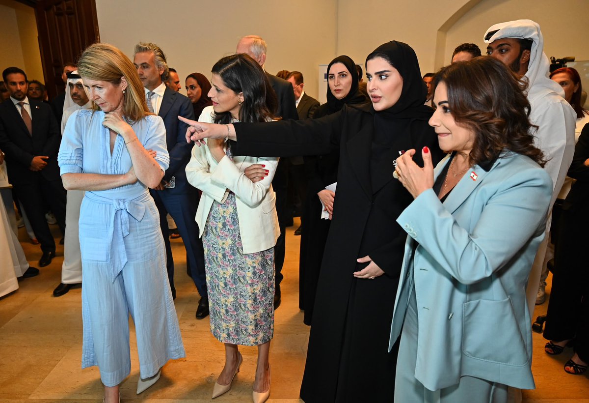 MofaQatar_AR's tweet photo. وفد وزاري مشترك من قطر وبريطانيا وفرنسا يزور وحدة إدارة مخاطر الكوارث في لبنان

بيروت | 18 يونيو 2026

زار وفد وزاري مشترك يضم سعادة الدكتورة مريم بنت علي بن ناصر المسند، وزير الدولة للتعاون الدولي، وسعادة البارونة جينيفر تشابمان، وزيرة شؤون التنمية الدولية في المملكة المتحدة، وسعادة السيدة إليونور كاروا، الوزيرة المفوضة للفرنكوفونية والشراكات الدولية والفرنسيين في الخارج المُلحقة بوزير أوروبا والشؤون الخارجية بالجمهورية الفرنسية، اليوم، وحدة إدارة مخاطر الكوارث في الجمهورية اللبنانية الشقيقة، وذلك في إطار الجهود الدولية الرامية إلى تعزيز الاستجابة الإنسانية للشعب اللبناني.

واطلع الوفد، خلال الزيارة، على آليات الاستجابة الإنسانية المعتمدة لدى وحدة إدارة مخاطر الكوارث، والجهود المبذولة للتعامل مع تداعيات الأزمة الإنسانية وتلبية الاحتياجات العاجلة للمتضررين والنازحين.

#الخارجية_القطرية