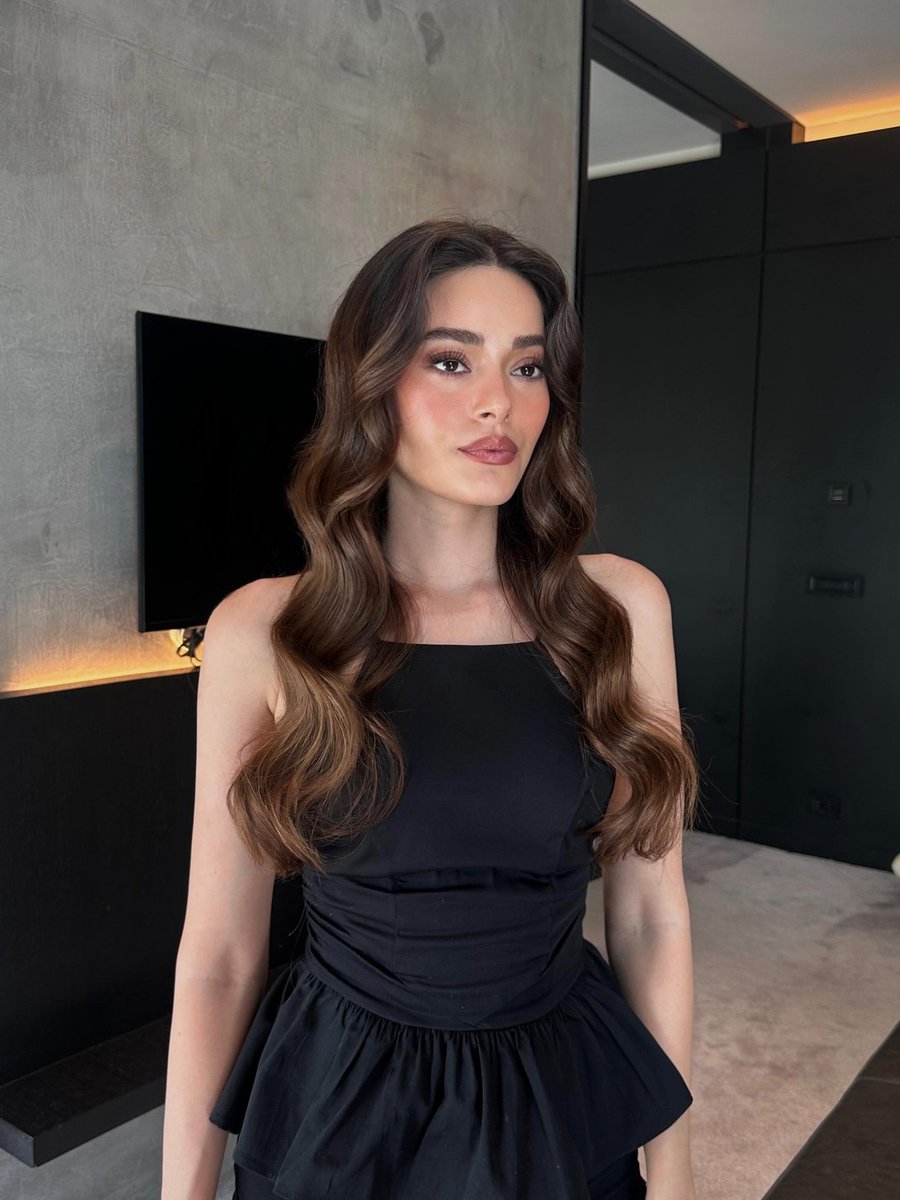 SiteSimayES's tweet photo. 📸| @/hasan.macinnn • IG Post
“Gloss &amp; Grace — SİMAY ✨ 
— @/simaybarlass 
— Maquillaje y peinado: @/hasan.macinnn”
#SimayBarlas https://t.co/8gfeuUiET0