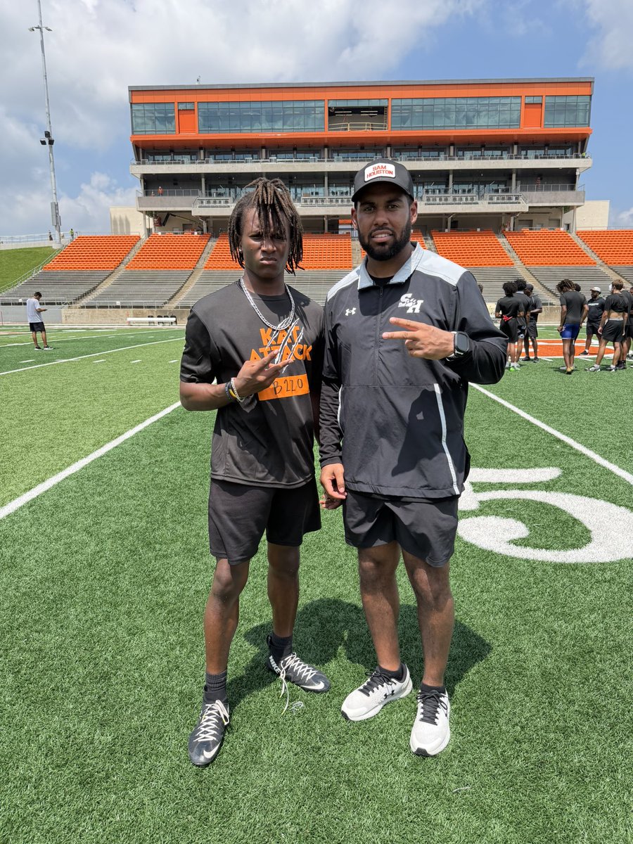 HSBobcats2526's tweet photo. Dylan Garfield - Class of 2027!
Sr. Season loading…….

Thank you for the camp invite @BearkatsFB Sam Houston https://t.co/wTeBbemRKm